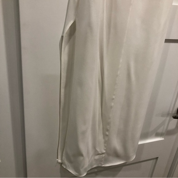 Gilbert white tunic. Use as a top or bathing suit wrap. Size small. - Picture 6 of 10